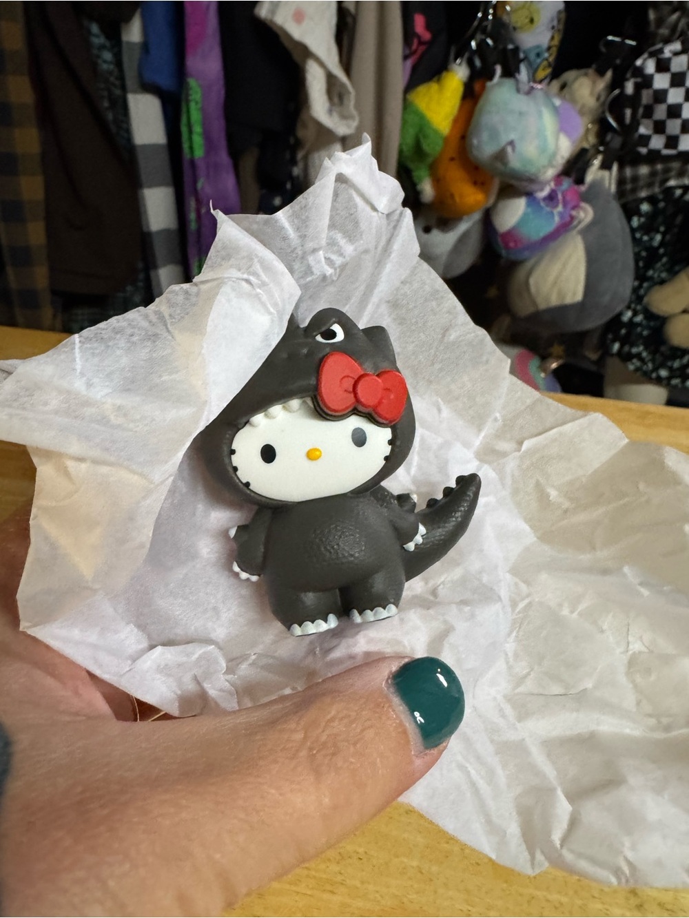 Hello Kitty Godzilla - Picture 4 of 5